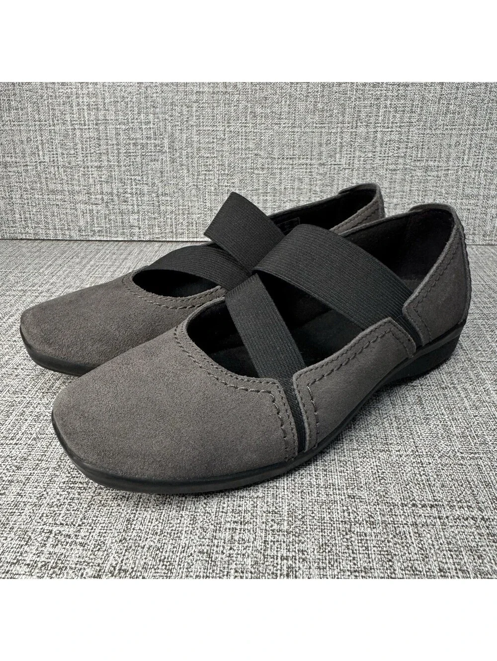 Clarks Shoes Womens Size 5.5 Gray Suede Haydn Juniper Elastic Strap Mary Jane